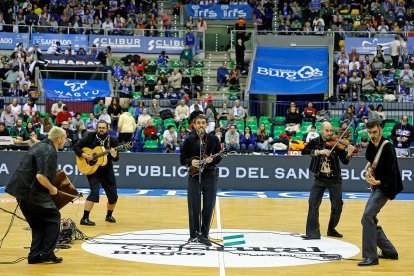 Actuación del grupo El Nido.