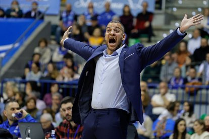 Imagen del partido entre el Silbö San Pablo Burgos y Morón.