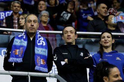 Aficionados durante el partido entre el Silbö San Pablo Burgos y el Morón.