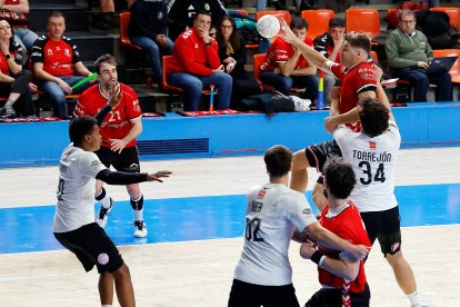 Imagen del partido entre el UBU San Pablo Burgos y Alcobendas.