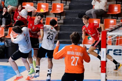 Imagen del partido entre el UBU San Pablo Burgos y Alcobendas.