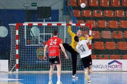 Imagen del partido entre el UBU San Pablo Burgos y Alcobendas.