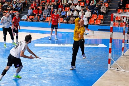 Imagen del partido entre el UBU San Pablo Burgos y Alcobendas.