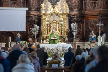 Imagen de la celebración de la entrega del Báculo de Oro.
