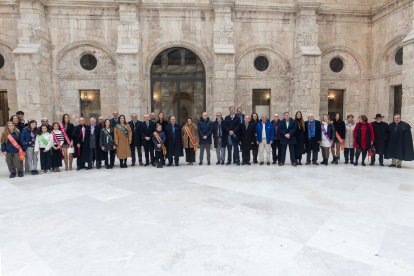 Imagen de la celebración de la entrega del Báculo de Oro.