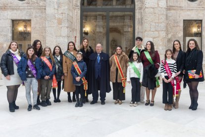 Imagen de la celebración de la entrega del Báculo de Oro.