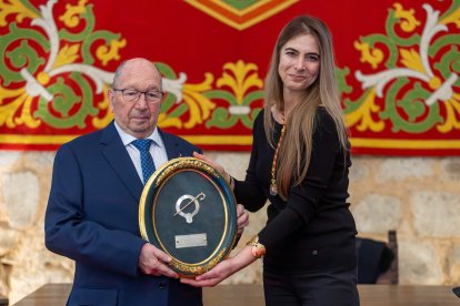 Imagen de la celebración de la entrega del Báculo de Oro.