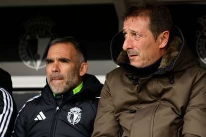 Luis Miguel Ramis, en el banquillo del Burgos CF.