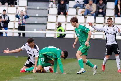 Imagen del partido entre el Burgos CF y el Racing de Santander.