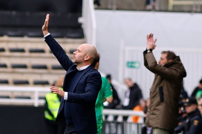 Imagen del partido entre el Burgos CF y el Racing de Santander.