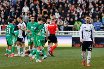 Imagen del partido entre el Burgos CF y el Racing de Santander.