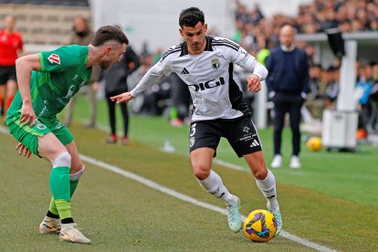 Imagen del partido entre el Burgos CF y el Racing de Santander.