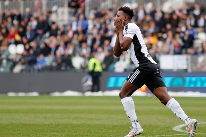 Imagen del partido entre el Burgos CF y el Racing de Santander.