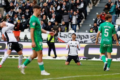 Imagen del partido entre el Burgos CF y el Racing de Santander.