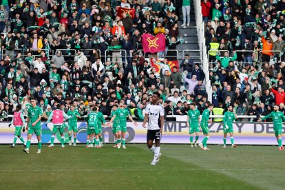 Imagen del partido entre el Burgos CF y el Racing de Santander.