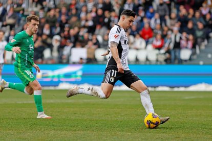Imagen del partido entre el Burgos CF y el Racing de Santander.