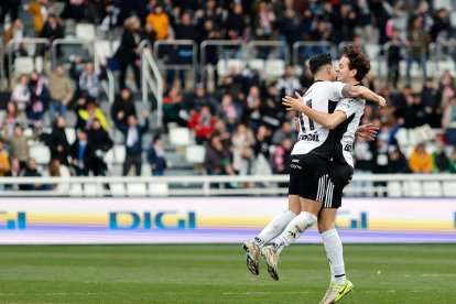 Imagen del partido entre el Burgos CF y el Racing de Santander.