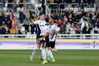 Imagen del partido entre el Burgos CF y el Racing de Santander.