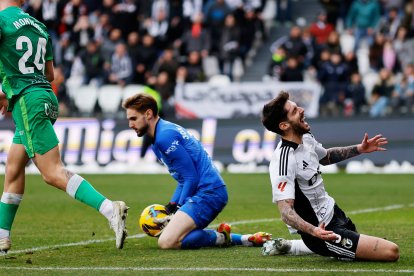 Imagen del partido entre el Burgos CF y el Racing de Santander.
