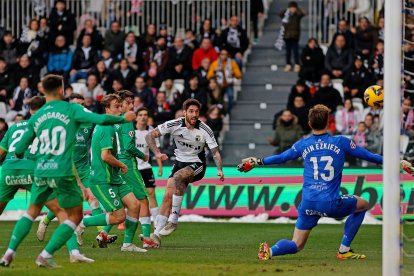 Imagen del partido entre el Burgos CF y el Racing de Santander.