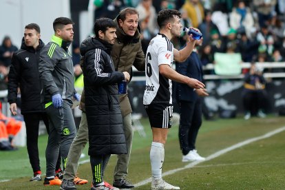 Imagen del partido entre el Burgos CF y el Racing de Santander.