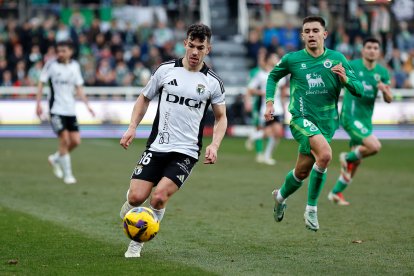 Imagen del partido entre el Burgos CF y el Racing de Santander.