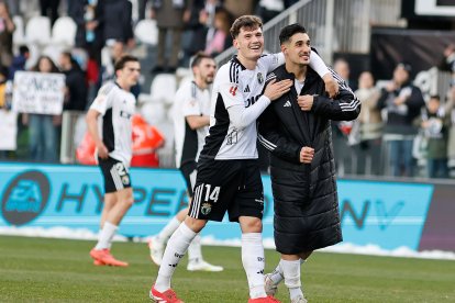 Imagen del partido entre el Burgos CF y el Racing de Santander.