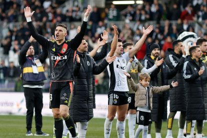 Imagen del partido entre el Burgos CF y el Racing de Santander.