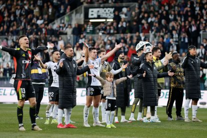 Imagen del partido entre el Burgos CF y el Racing de Santander.