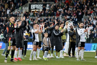 Imagen del partido entre el Burgos CF y el Racing de Santander.
