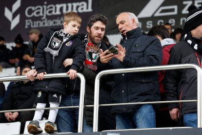Imagen del partido entre el Burgos CF y el Racing de Santander.