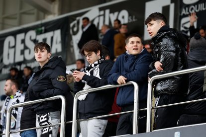 Imagen del partido entre el Burgos CF y el Racing de Santander.