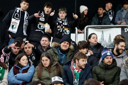 Imagen del partido entre el Burgos CF y el Racing de Santander.
