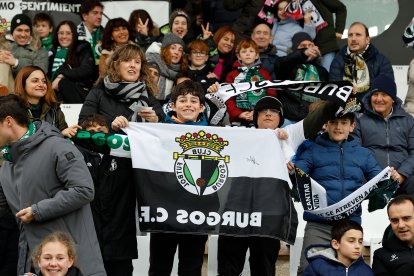 Imagen del partido entre el Burgos CF y el Racing de Santander.