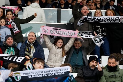 Imagen del partido entre el Burgos CF y el Racing de Santander.