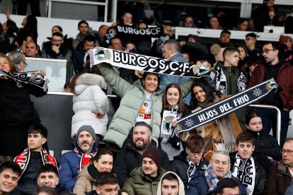 Imagen del partido entre el Burgos CF y el Racing de Santander.
