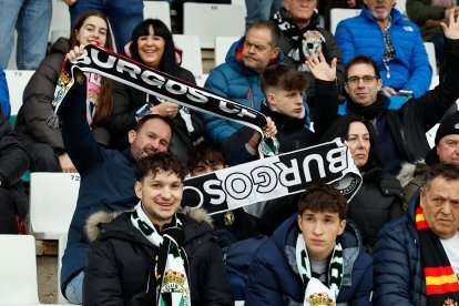 Imagen del partido entre el Burgos CF y el Racing de Santander.