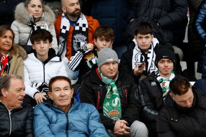 Imagen del partido entre el Burgos CF y el Racing de Santander.