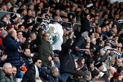 Imagen del partido entre el Burgos CF y el Racing de Santander.