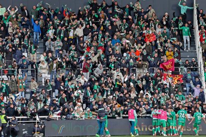 Imagen del partido entre el Burgos CF y el Racing de Santander.