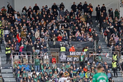 Imagen del partido entre el Burgos CF y el Racing de Santander.