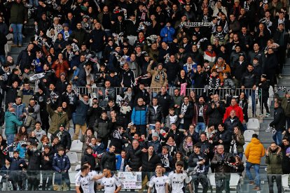 Imagen del partido entre el Burgos CF y el Racing de Santander.