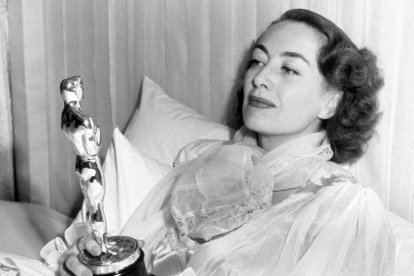 Joan Crawford recibió su único Oscar en la cama de su casa.