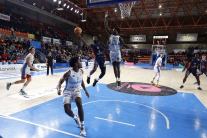 Imagen del partido entre Tizona y Menorca.