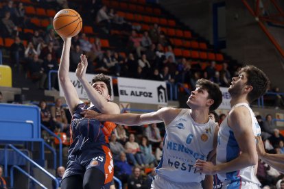 Imagen del partido entre Tizona y Menorca.