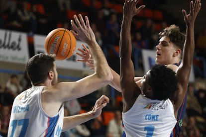 Imagen del partido entre Tizona y Menorca.