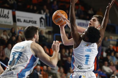 Imagen del partido entre Tizona y Menorca.