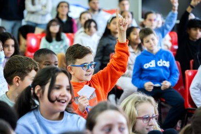 Amor respondió a decenas de preguntas durante toda la mañana. La directora del centro, Esther Peña, destacaba la 