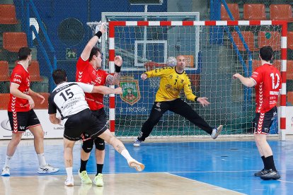 Imagen del partido entre el UBU San Pablo Burgos y Zarautz.