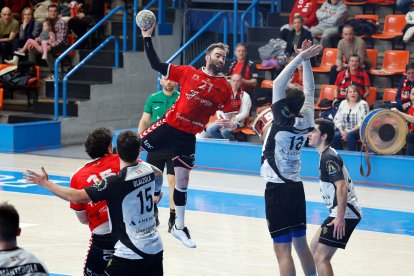 Imagen del partido entre el UBU San Pablo Burgos y Zarautz.